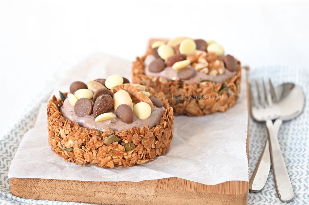 recept CHOCOLADE-NOTEN GRANOLA TAARTJES
