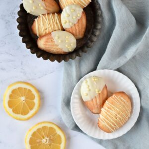 CITROEN MADELEINES MET WITTE CHOCOLADE bakken