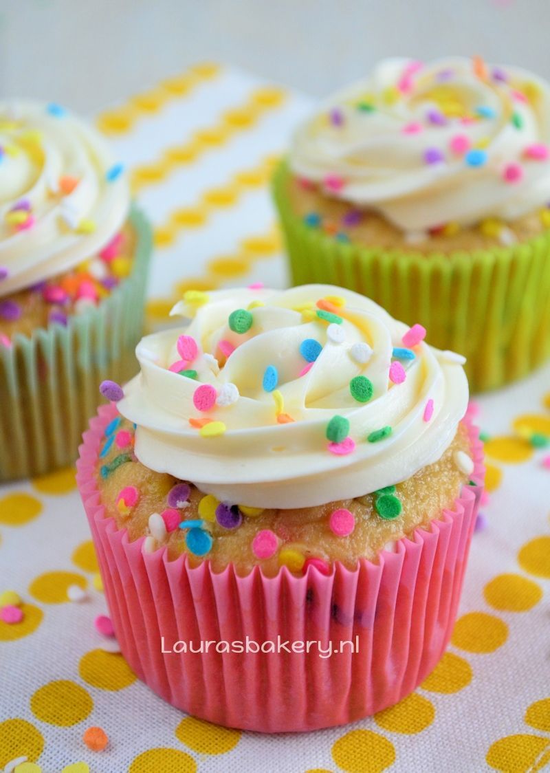 verfrommeld Actie avontuur Confetti cupcakes - Laura's Bakery