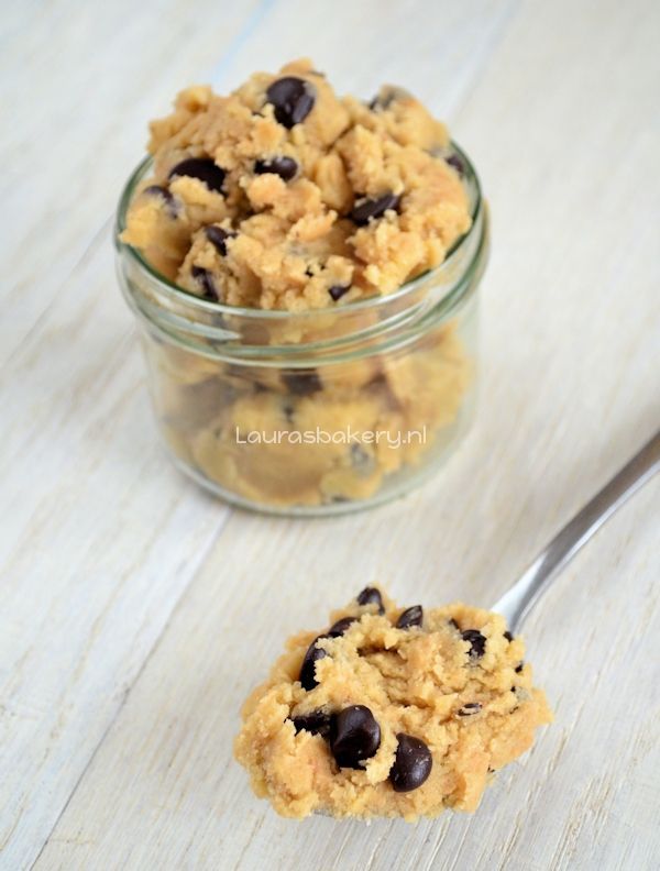 cookie dough met chocolate chips