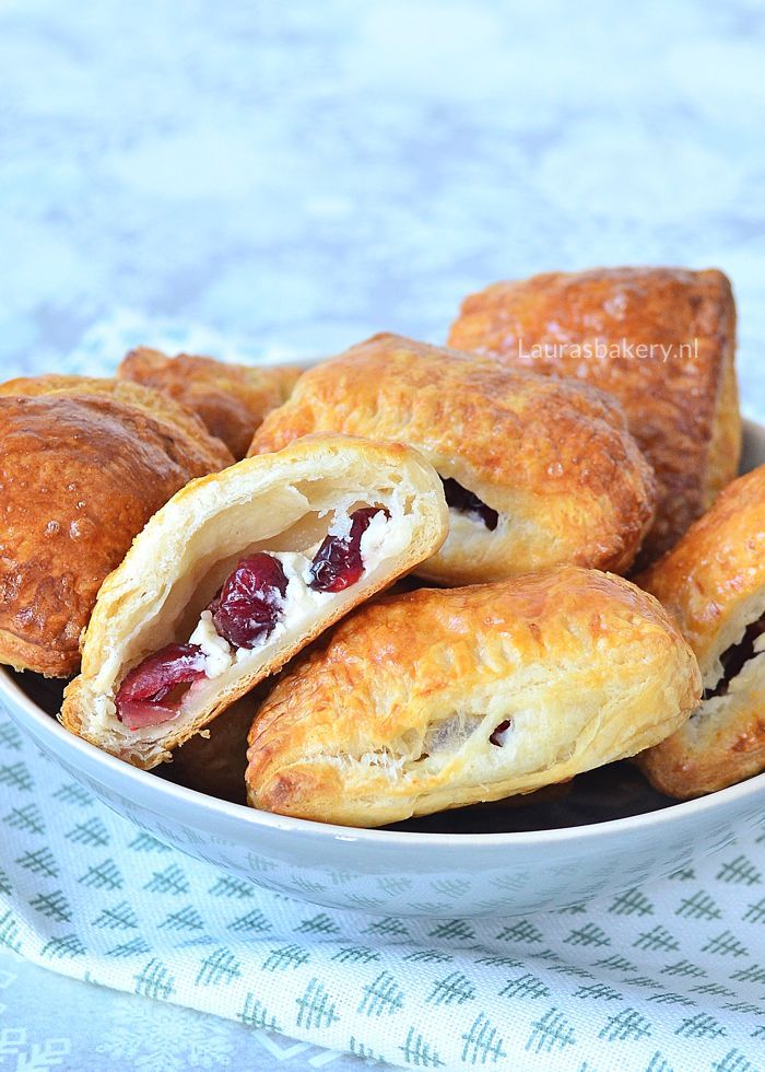 CRANBERRY-ROOMKAAS CROISSANTHAPJES
