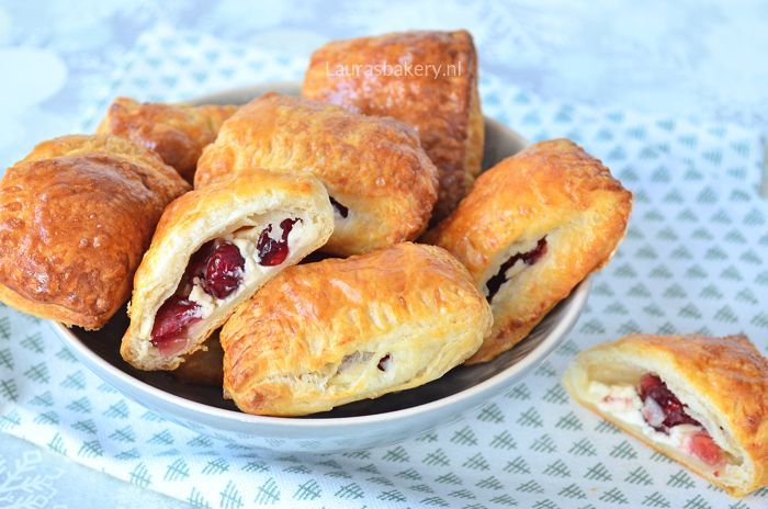 CRANBERRY-ROOMKAAS CROISSANTHAPJES recept 