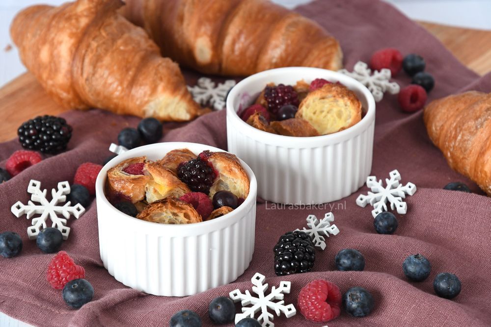 CROISSANT BROODPUDDING MET ROOD FRUIT
maken