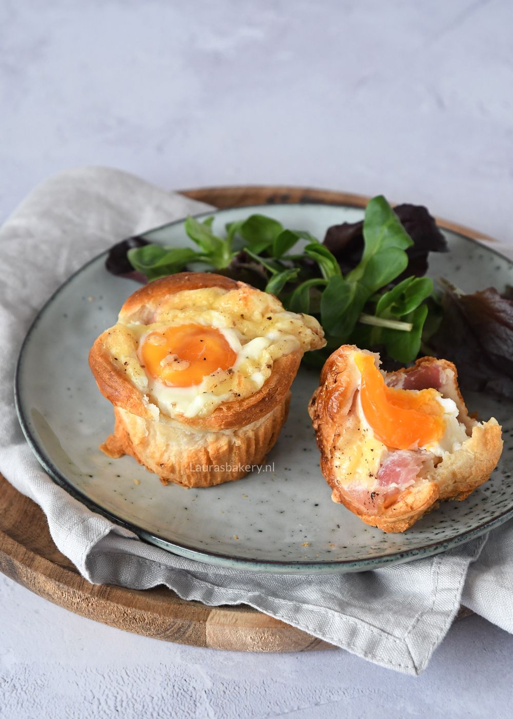 CROISSANT MUFFINS MET SPEK EN EI
