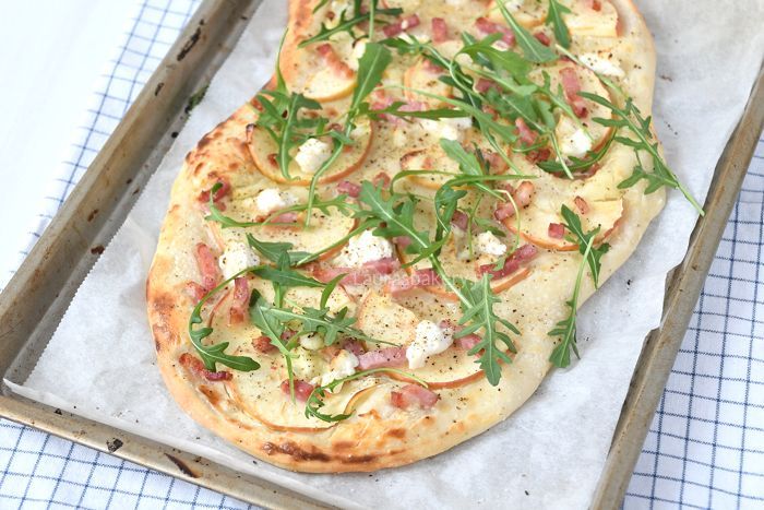 FLAMMKUCHEN MET APPEL EN SPEK
maken