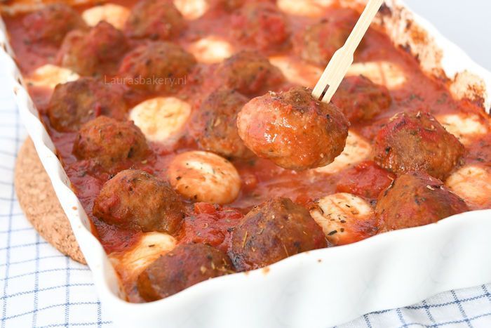 recept GEHAKTBALLETJES IN TOMATENSAUS MET MOZZARELLA

