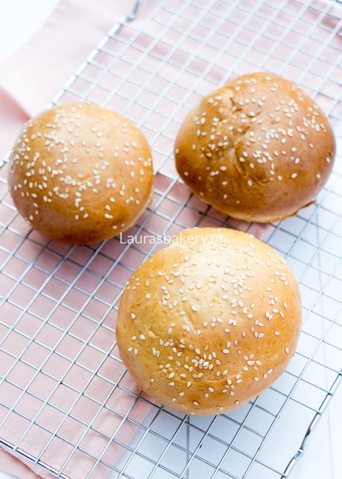 Flikkeren Reusachtig spreker Hamburgerbroodjes - Laura's Bakery