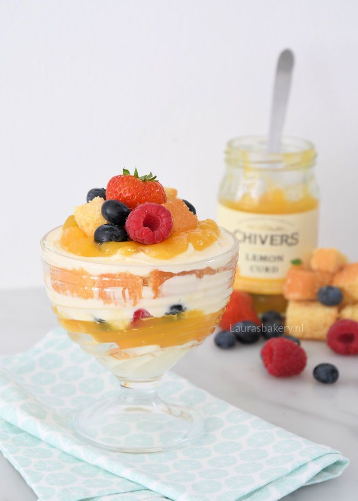 lemon curd trifle met rood fruit