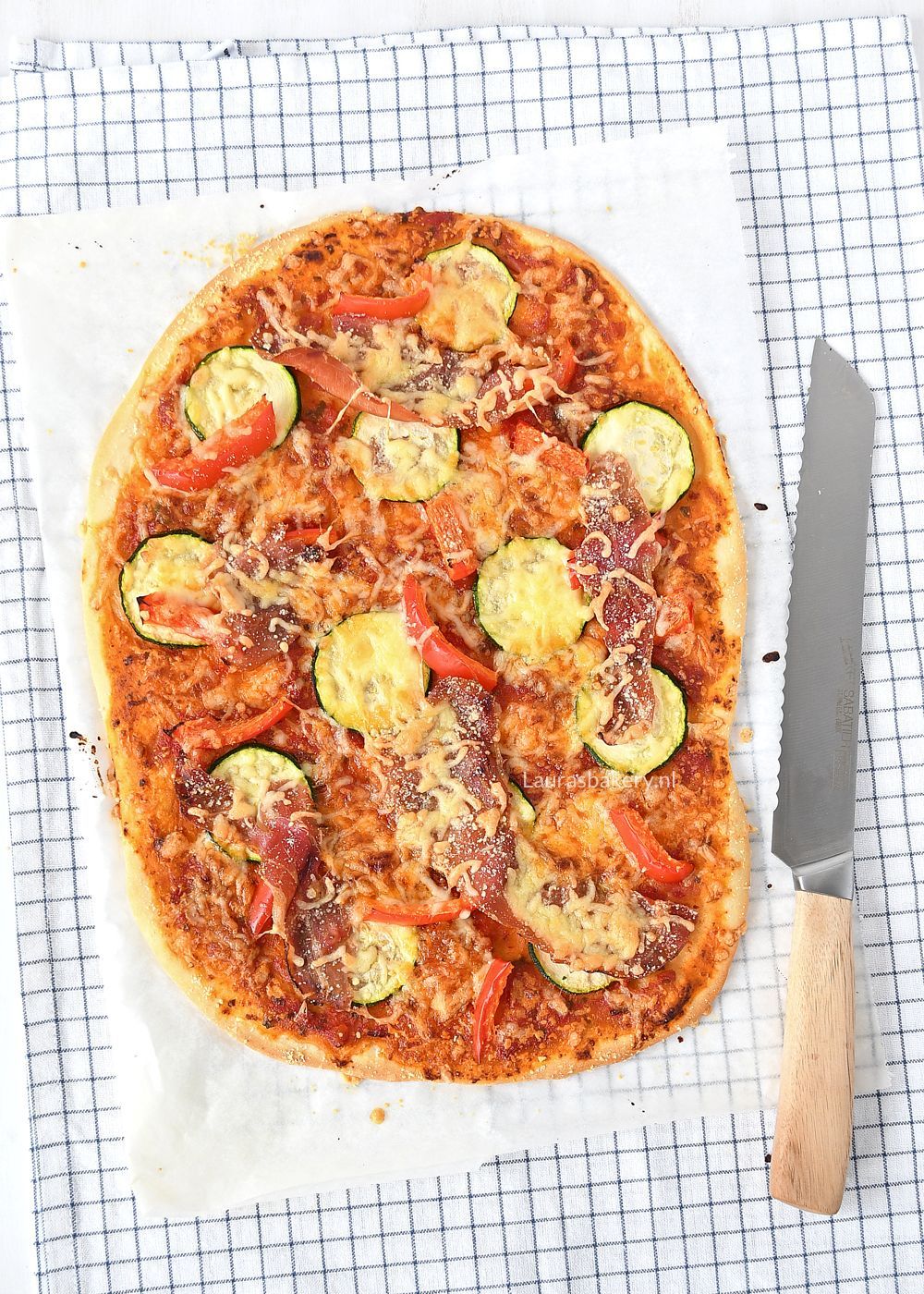 Uitgelezene Pizza met courgette, paprika en Parmaham - Laura's Bakery LS-01