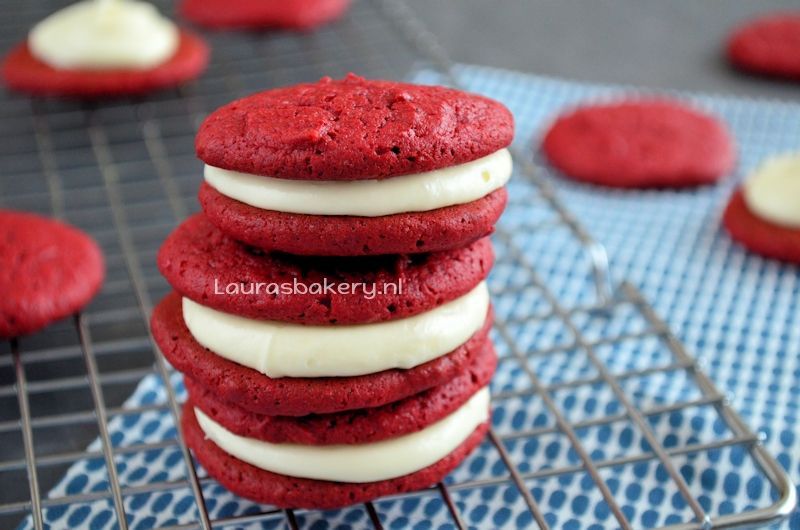 red velvet sandwich cookies 2a