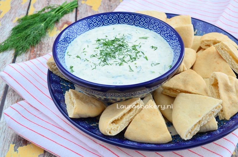 tzatziki met pitabrood