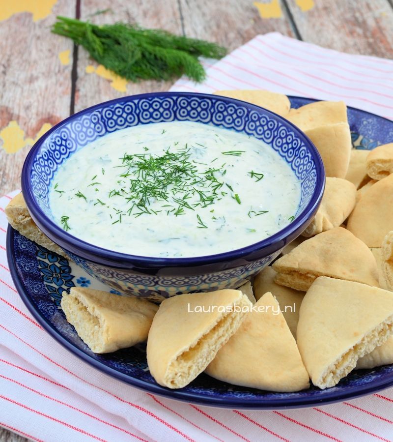tzatziki met pitabrood