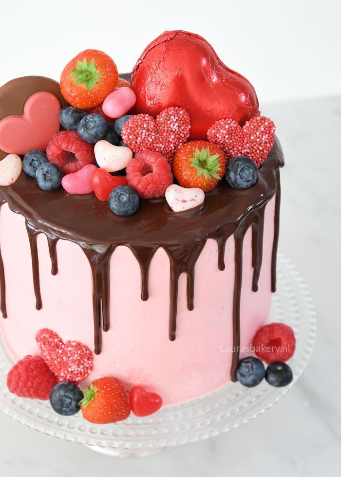 Feat Verrassend genoeg haar Valentijn drip cake - Laura's Bakery