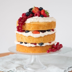 Appelcake met citroencreme en rood fruit