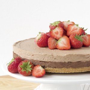 chocolademousse taart met aardbeien maken 2