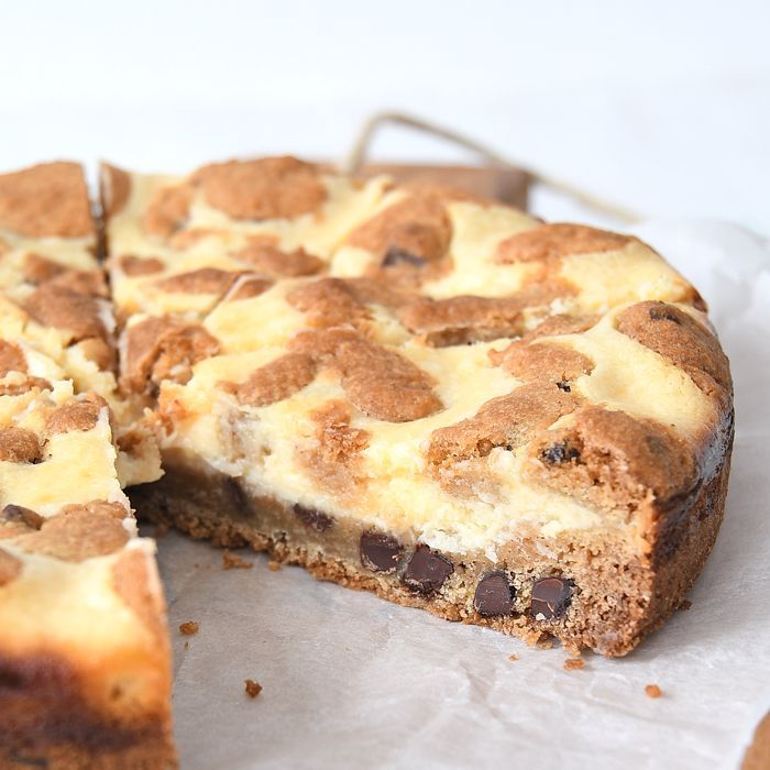 Chocolate chip cookie cheesecake taart