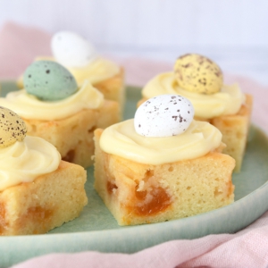 Abrikozen-yoghurtcake bakken