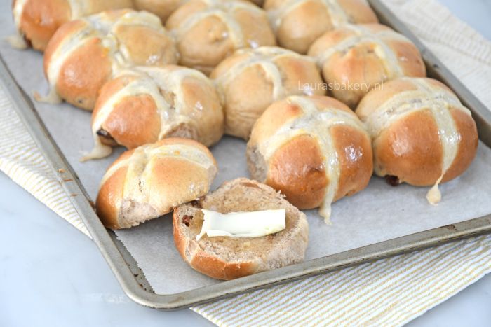 paasbroodjes cross buns