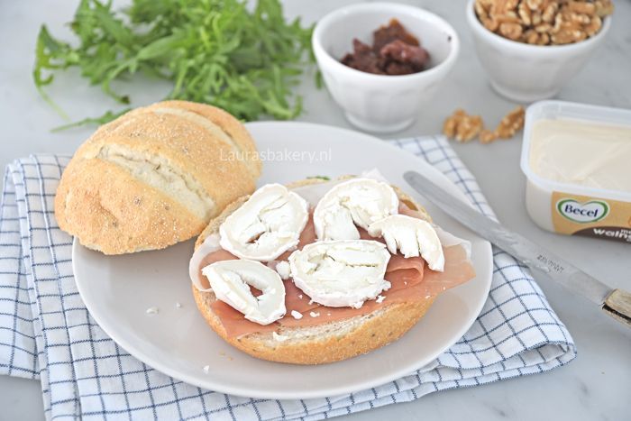 Italiaanse bol met geitenkaas en parmaham 2a