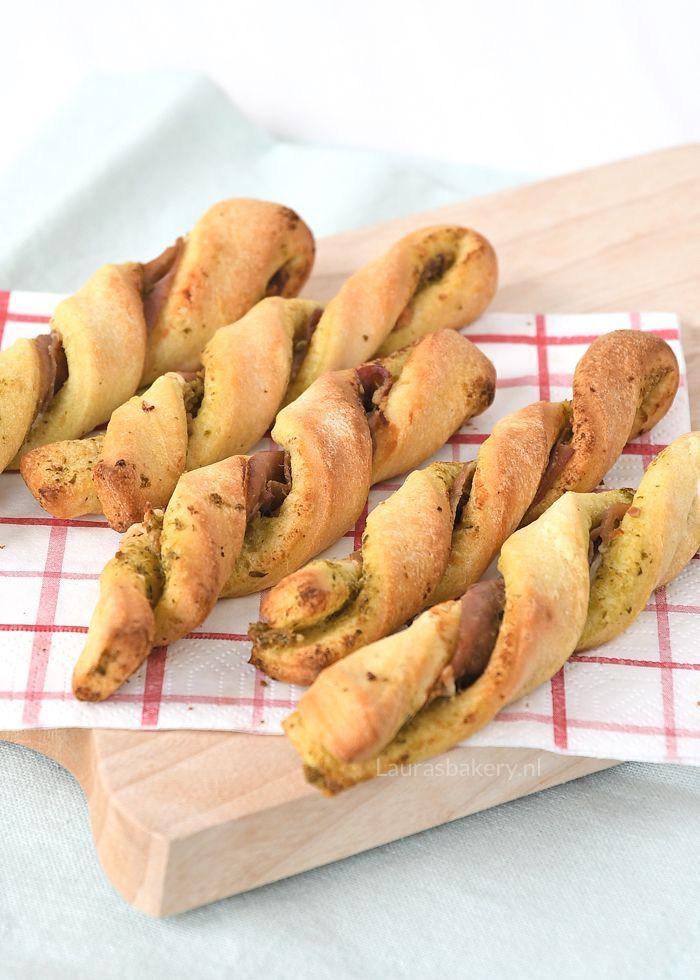 Pesto-Parmaham twisters
