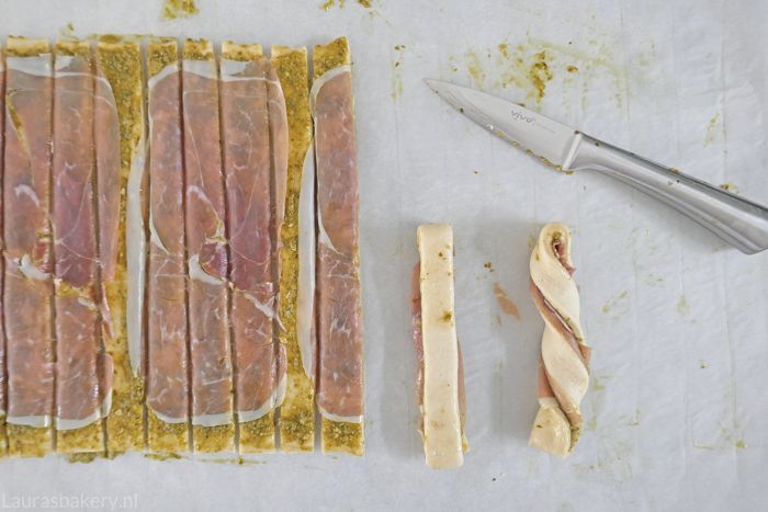 Pesto-Parmaham twisters 3a
