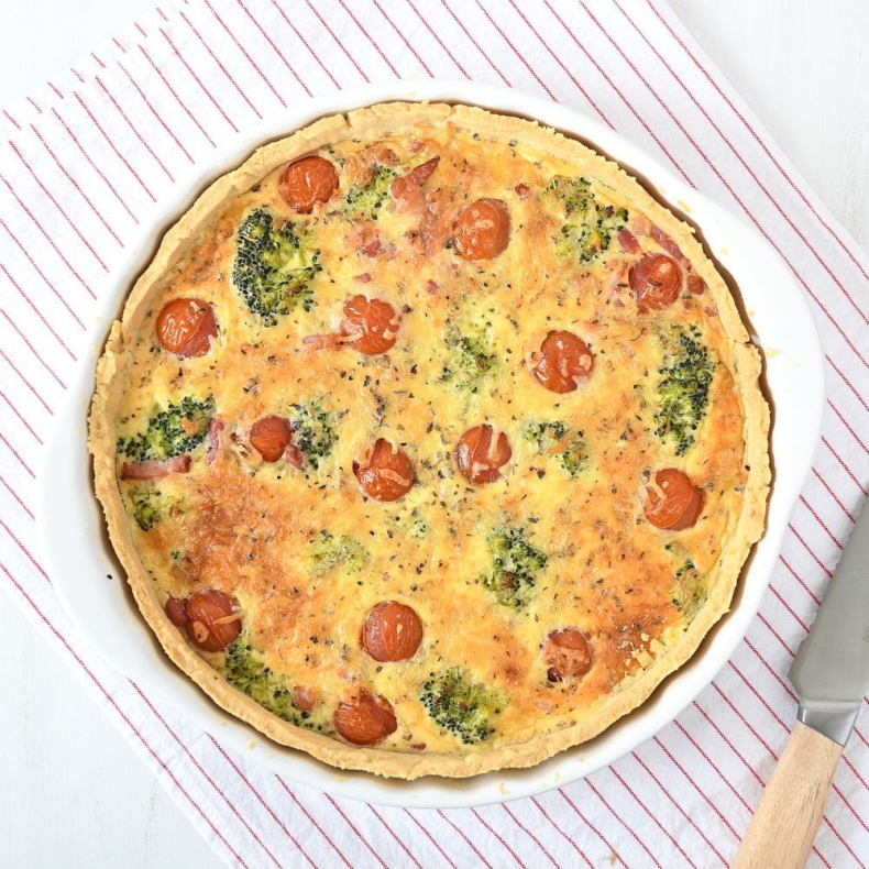 Quiche met broccoli en tomaat