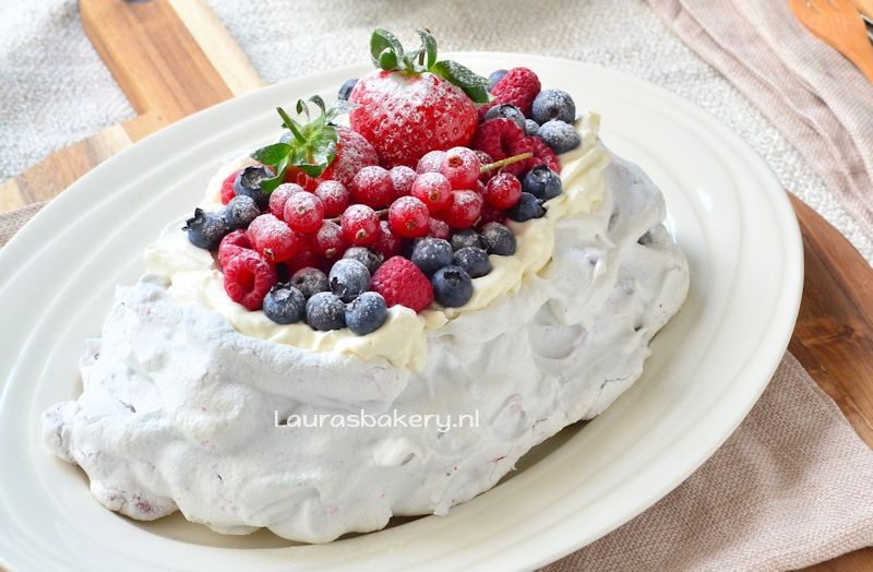 Rood fruit pavlova 2a