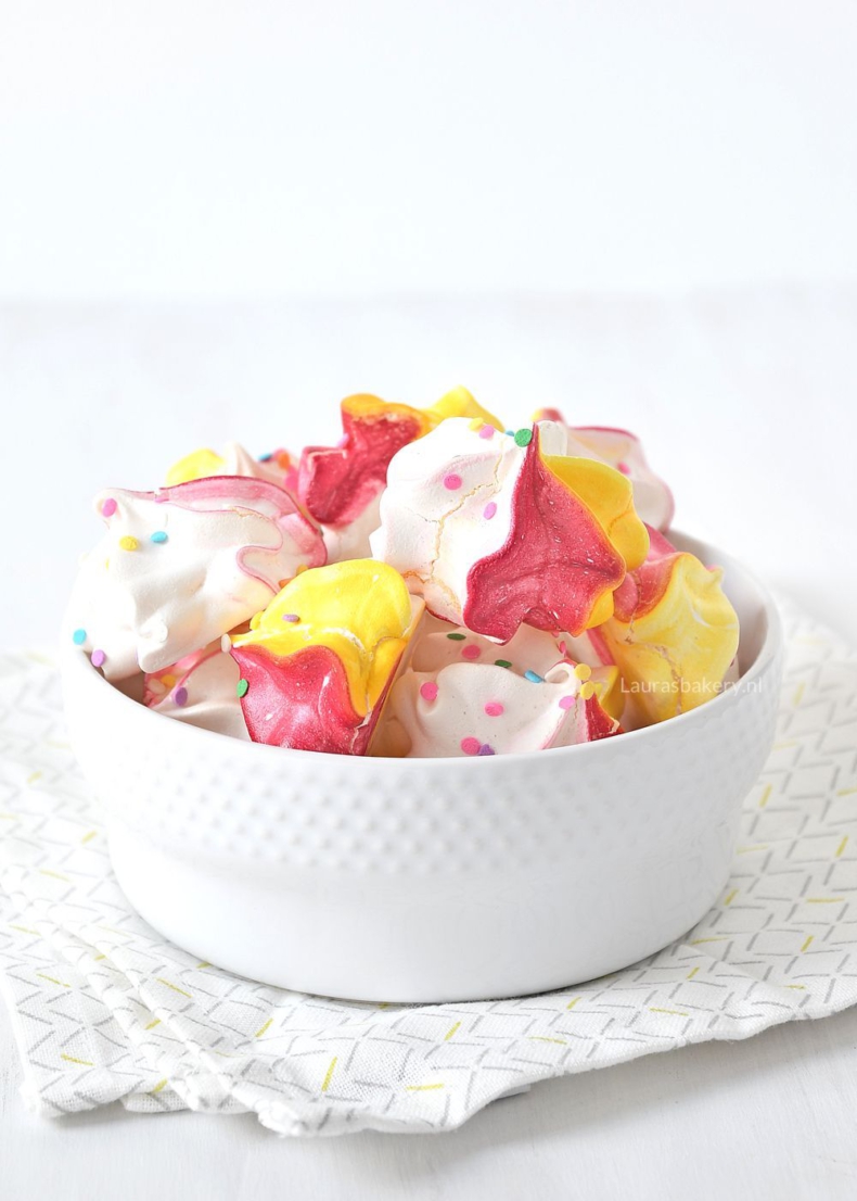 Zelf gekleurde meringues maken 1a