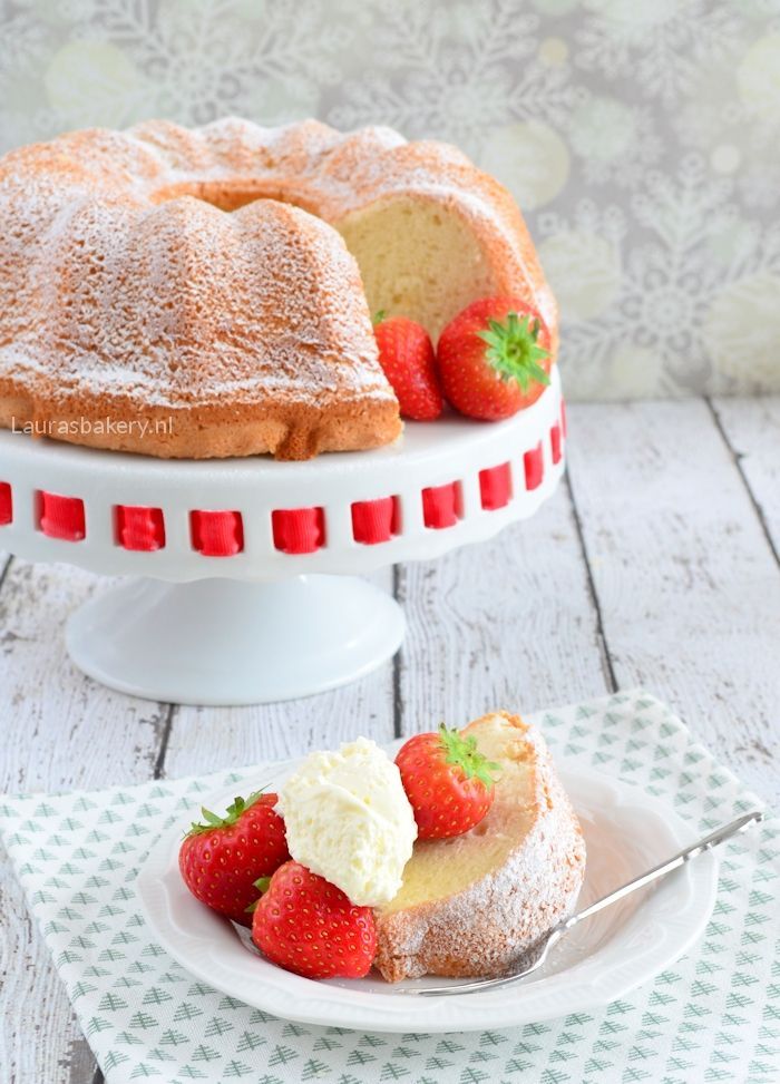 Angel food cake met aardbeien