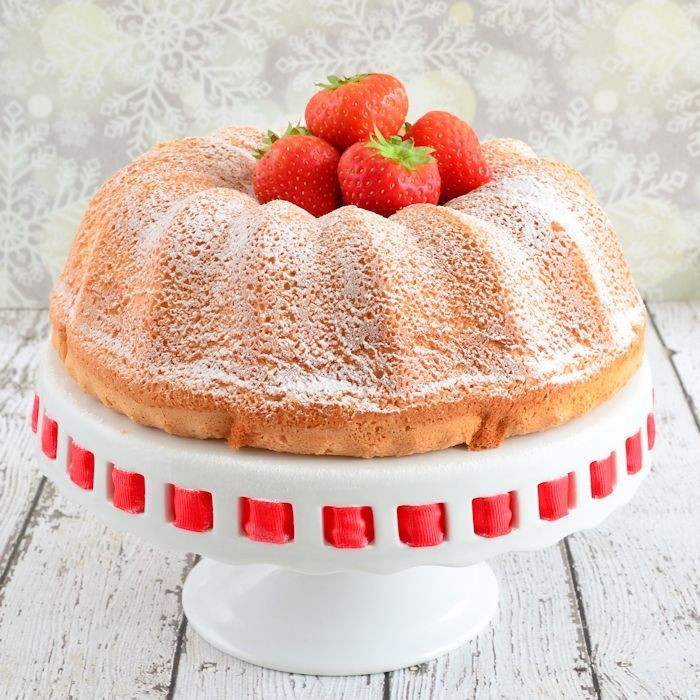 Angel food cake met aardbeien