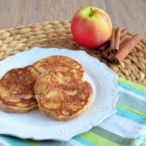 APPEL-KANEEL PANCAKES