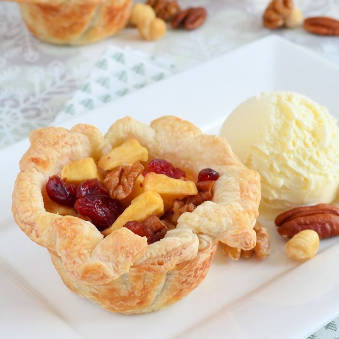 Appelgebakjes met cranberries en noten