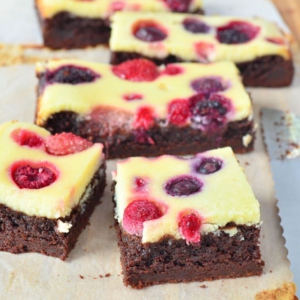 BOSVRUCHTEN CHEESECAKE BROWNIE bakken