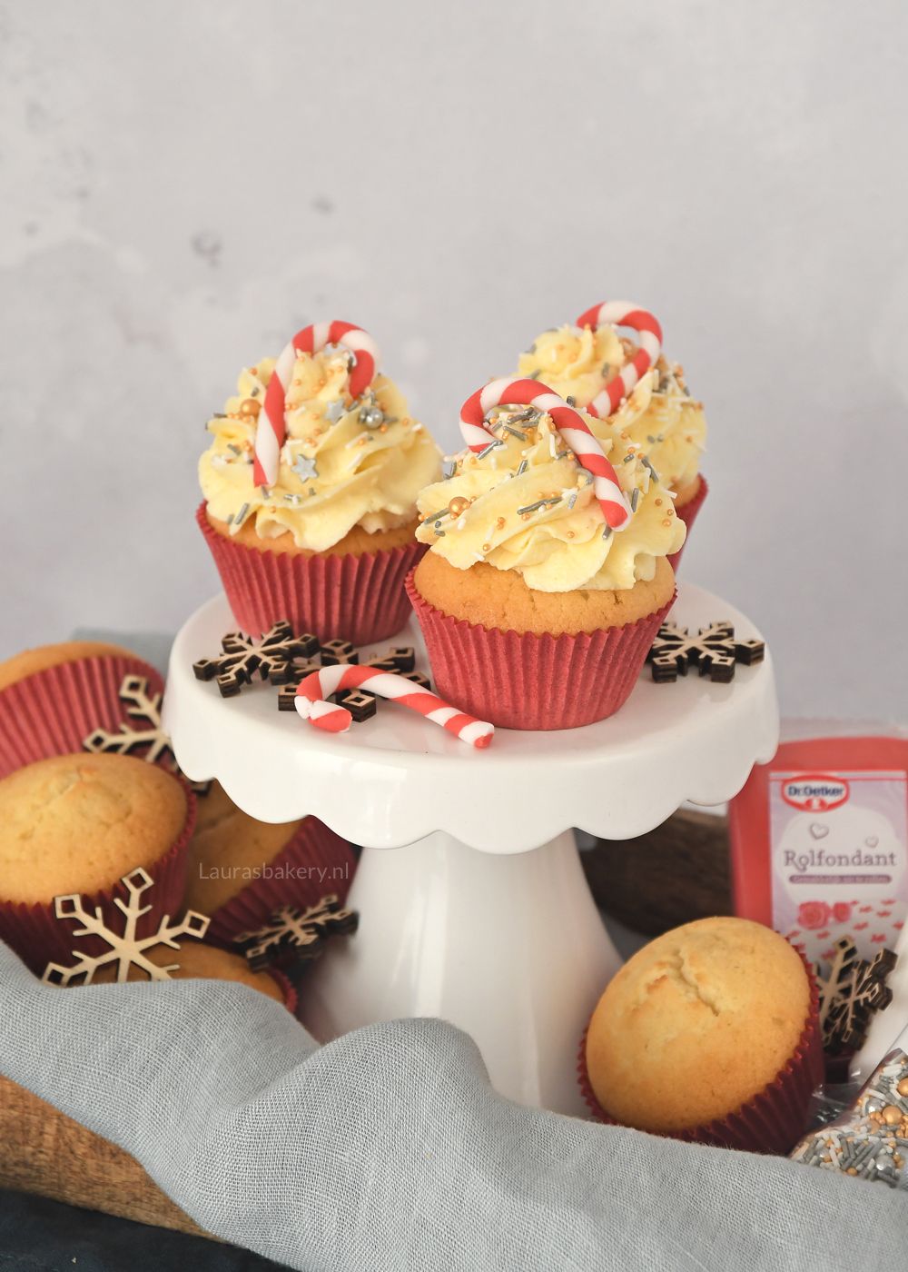 Candy cane cupcakes