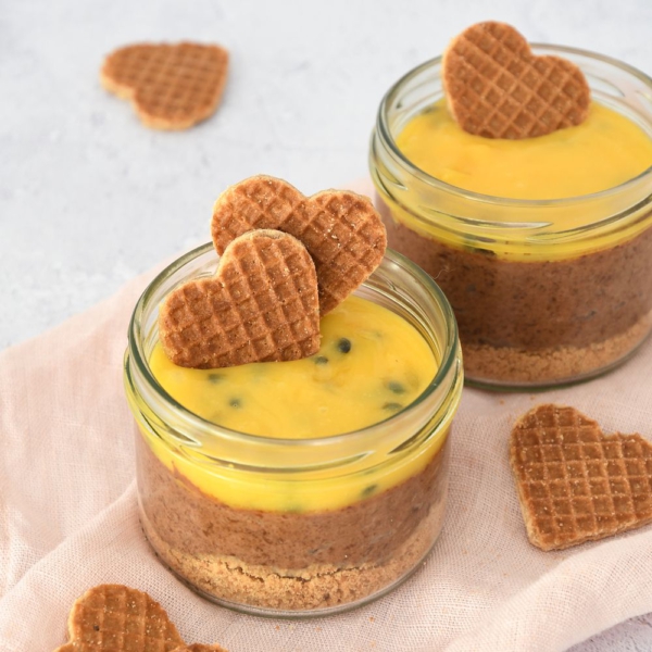 Chocolademousse met passievrucht en stroopwafel