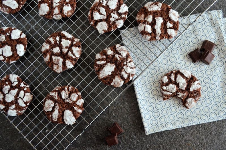 Chocolate crinkle cookies