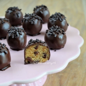 Cookie dough bonbons