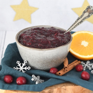 CRANBERRY COMPOTE MET SINAASAPPEL EN KANEEL bakken