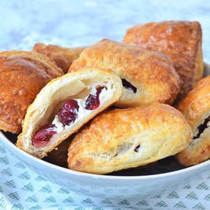 CRANBERRY-ROOMKAAS CROISSANTHAPJES