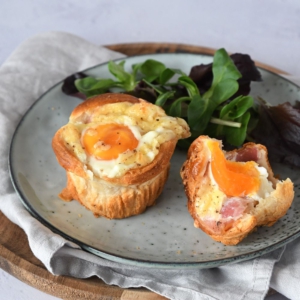 CROISSANT MUFFINS MET SPEK EN EI bakken