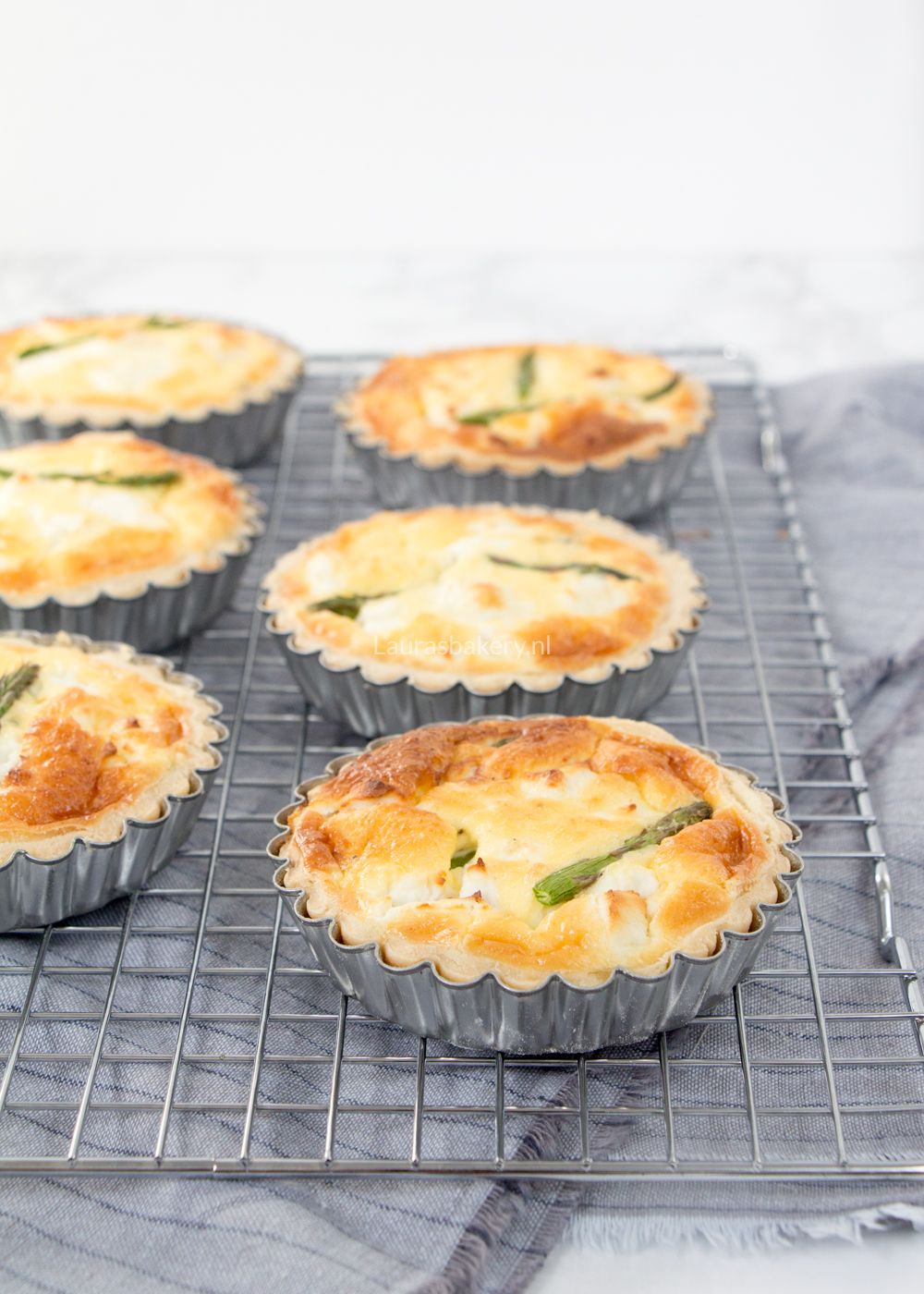 Mini quiche met groene asperges en geitenkaas