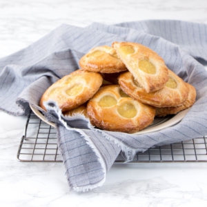 Gevulde appelkoeken gebakken