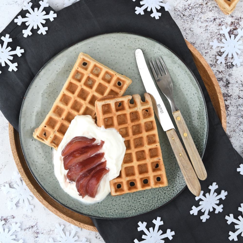 Gingerbread wafels met kwark en stoofpeertjes