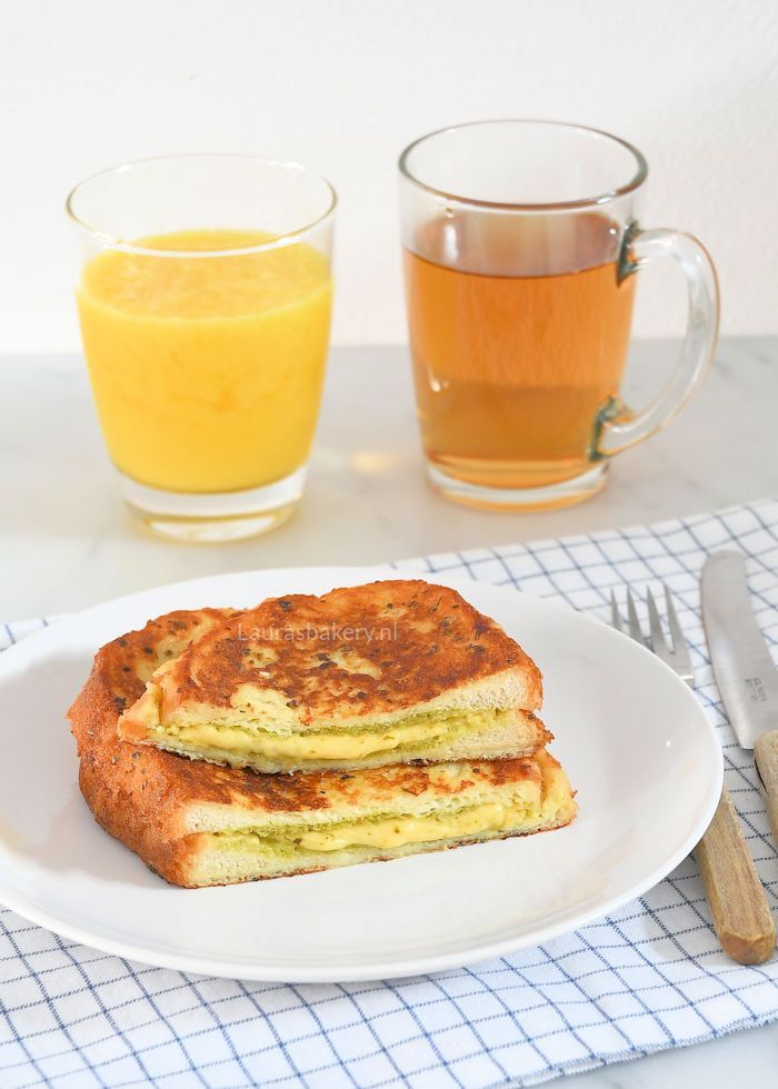 Hartige wentelteefjes met kaas en pesto