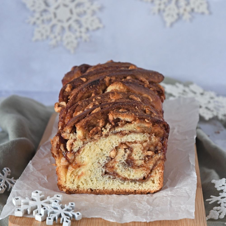 Hazelnoot-kaneel babka brood