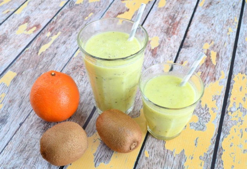 Sinaasappel-kiwi smoothie