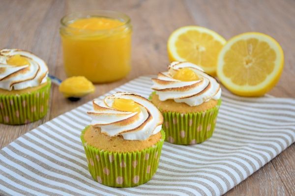 Lemon meringue cupcakes