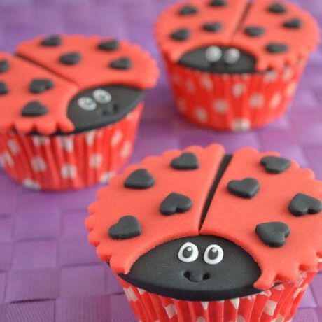 Cupcake decoratie lieveheersbeestjes