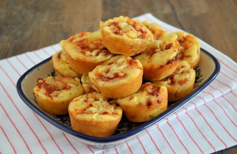 Mini pizza muffins