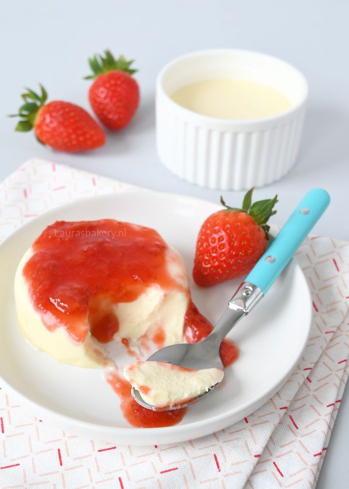 Panna cotta met aardbeien